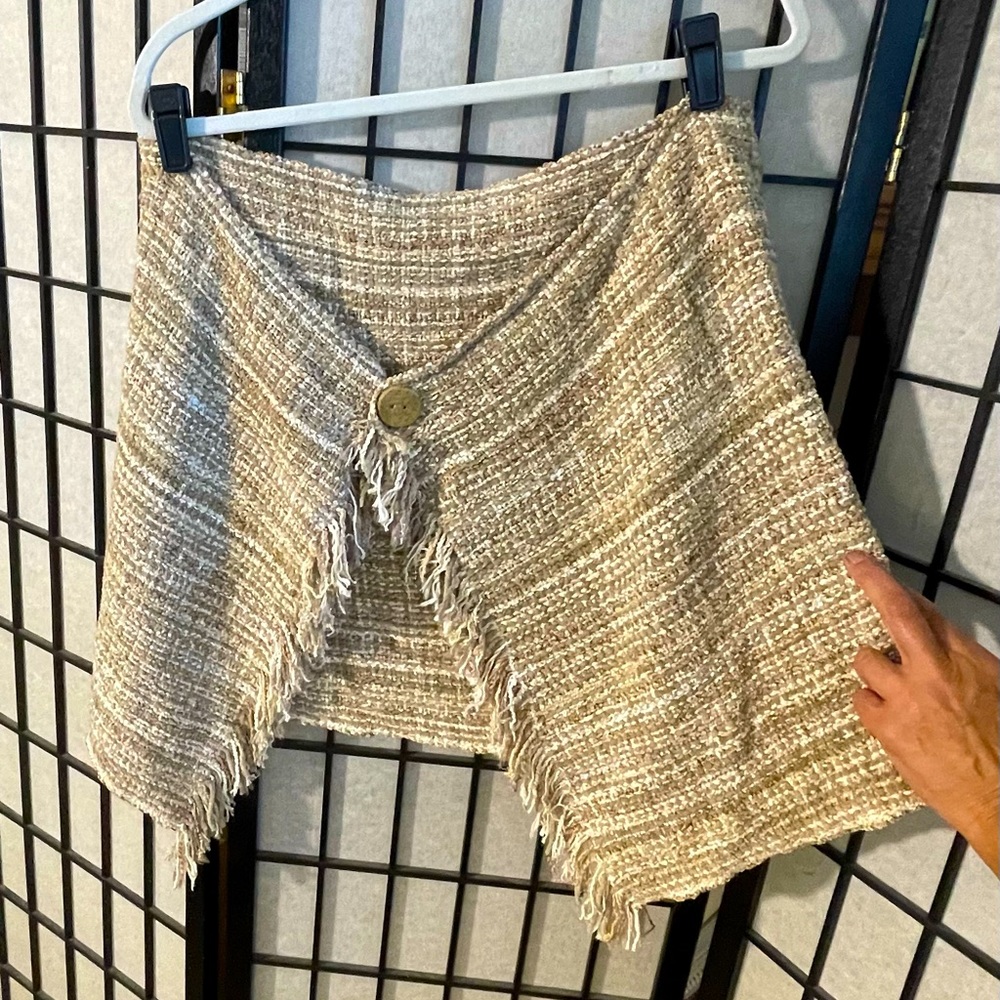 Shoulder Wrap With Ceramic Button - image 1